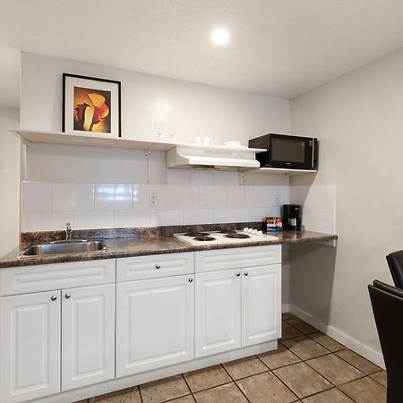 Oasis Inn Kelowna Luaran gambar